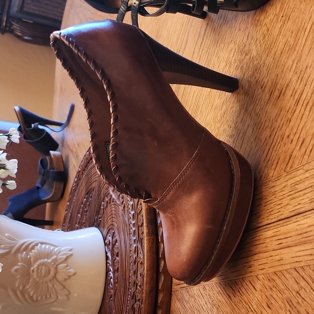 UGG Jameson Brown Leather Platform Heels, Size 9